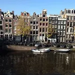 לינה וארוחת בוקר Canal View