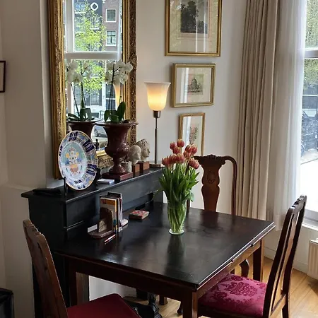 לינה וארוחת בוקר Canal View